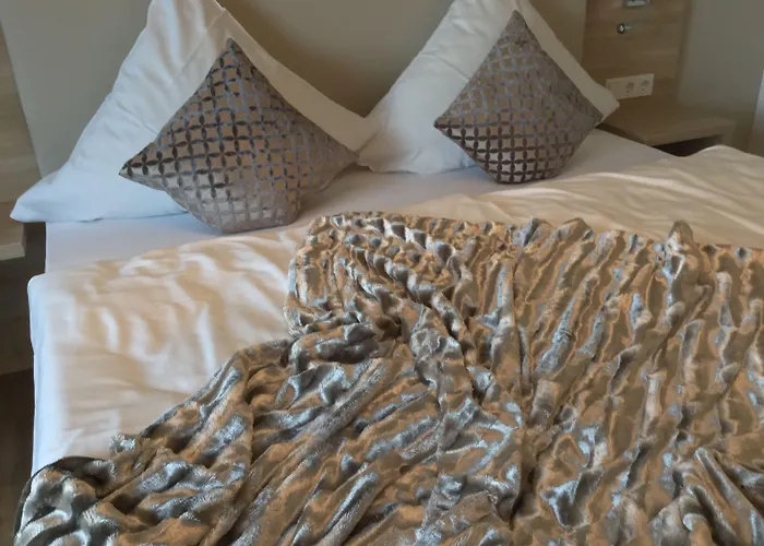 Weingut Bastian בית הארחה 3*