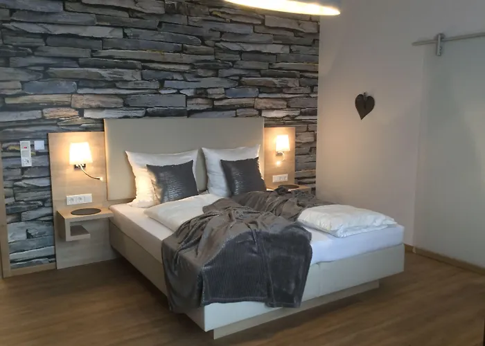 Weingut Bastian 3* בראונברג