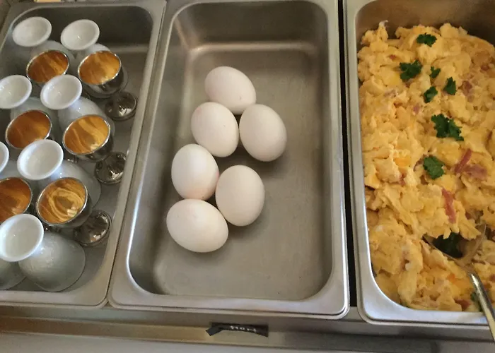 Weingut Bastian 3* בראונברג